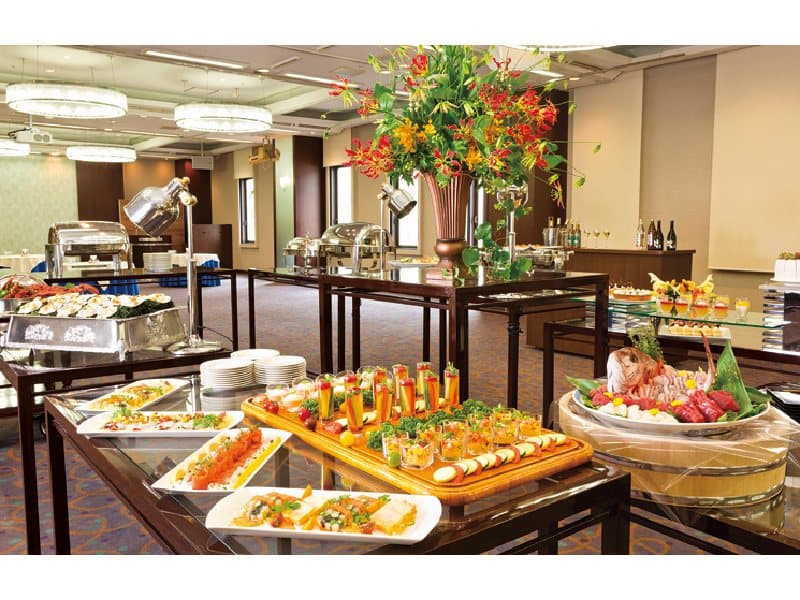 会議やご会食、後援会に歓送迎会と、着席はもちろんのこと、立食やパーティーなど多彩に対応できます。