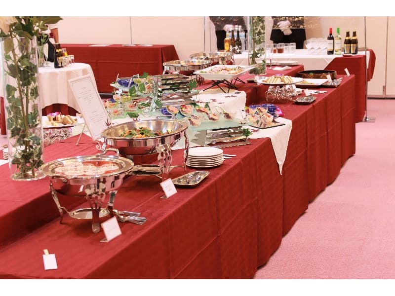 ■宴会・パーティー

６階では会合だけでなく、ランチ会や宴会・パーティーを開くことができます。