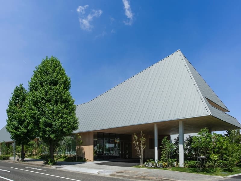 【外観】
世界的建築士の隈研吾氏による芸術的な建築。
栄・金山にほど近い名古屋の中心地にありながら、日本の伝統美が彩るあたたかな空間。