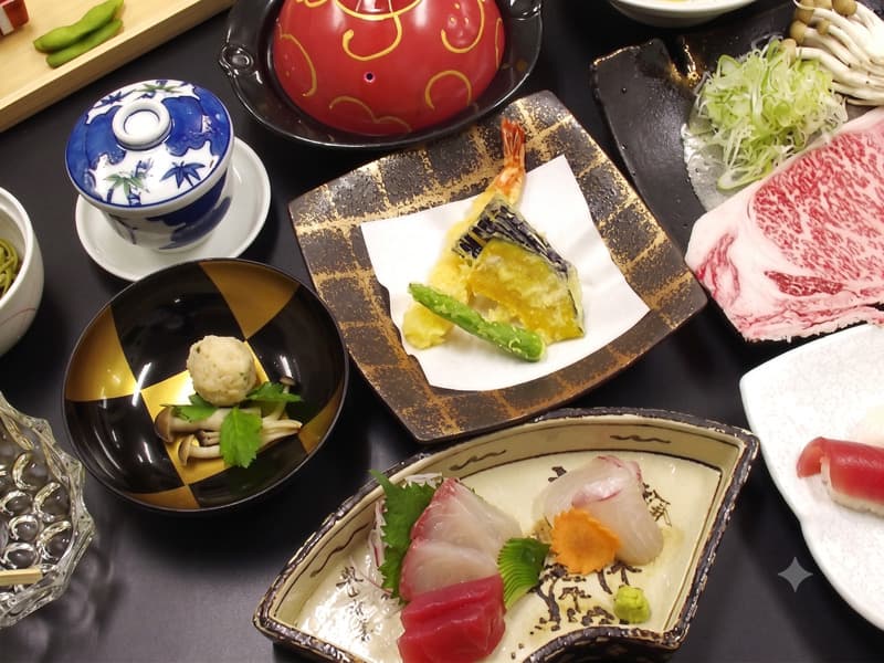 【プラン（例）】
新鮮な地元食材をふんだんに使ったコースは、特別な日を彩る内容となっています。
入湯料込もで、温泉もお楽しみいただけます。