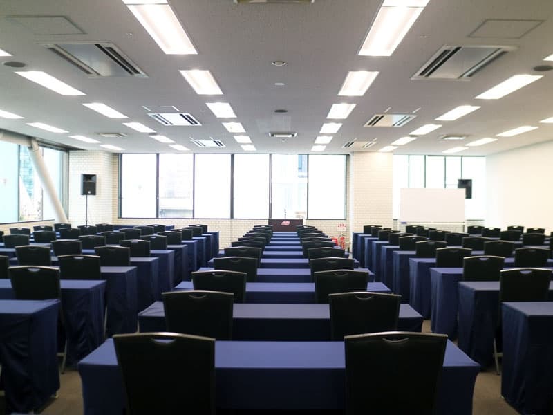 会議室は全15室、12名～180名まで収容可能。多用途にご利用いただけます。