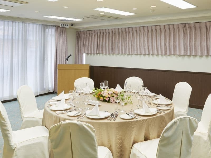 桐の間　着席20名様　立食30名様