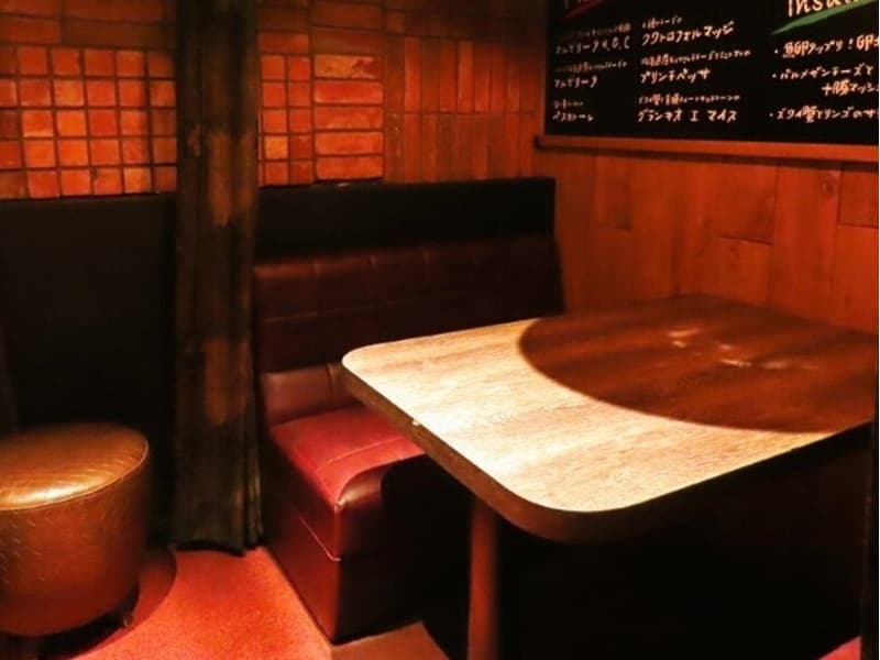 半個室は貸切パーティ時には控室にもご利用いただけます。