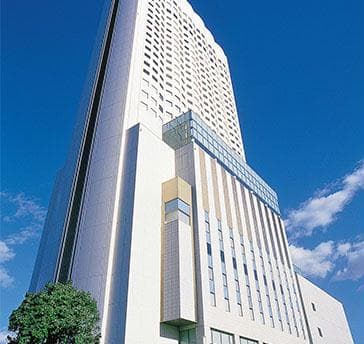 JR・名鉄・地下鉄「金山」駅南口すぐ ！
華やかな時が流れる宴。パノラマビューも演出のひとつとなる集い。大小10室の宴会場は、 企業様のパーティーはもちろん様々な用途にご利用いただけます。