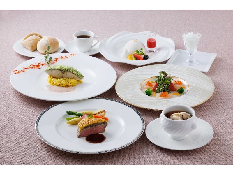 ビューパーティープラン「賑」
プラン内容：洋食コース料理＋2時間飲み放題
￥15,000（税サ込）