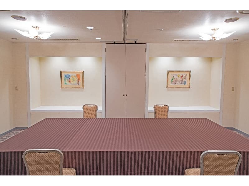 3階「マホガニー」ソーシャルディスタンス対応会議レイアウトイメージ