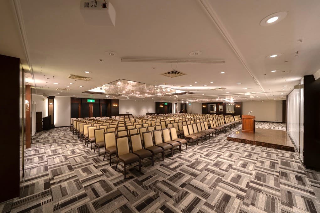 【キャンディグランデ】
面積：280㎡
立食：200名
着席：180名
スクール：180名 
シアター：330名
ロの字：78名
