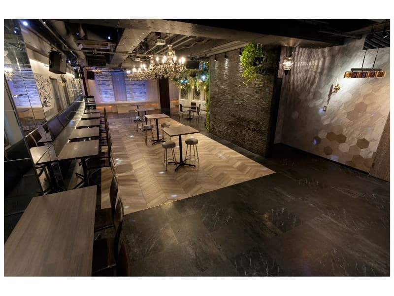 BAR & エントランス側から〈立食〉