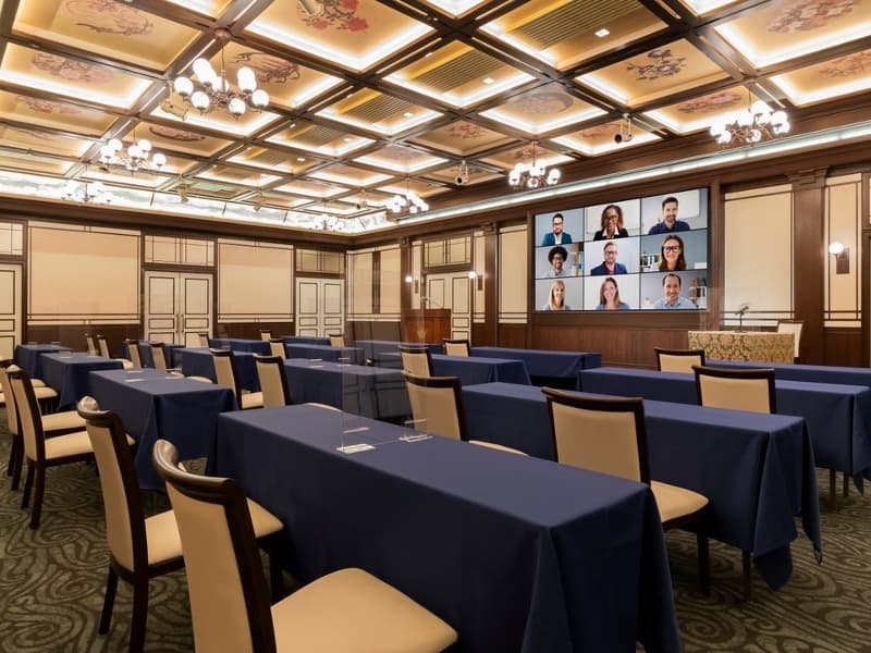 ■14F中宴会場「浪鳴館」
正餐：100名/立食：120名
スクール：120名/シアター：240名