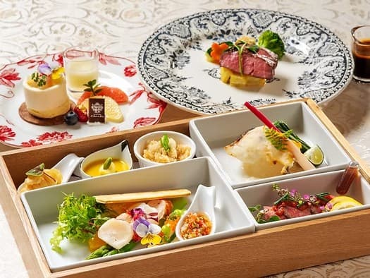 愛媛県産食材を味わう、シェフこだわりの玉手箱スタイル。