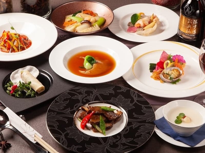 ふかひれの姿煮コース
北京ダック、ふかひれの姿煮など中国料理の贅が味わえる特選フルコースです。