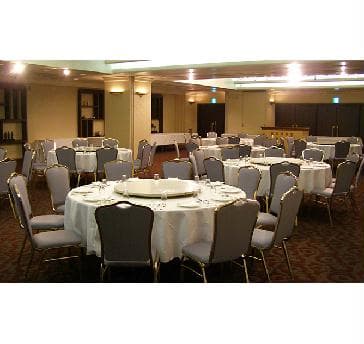 4F 大宴会場「風待」
卓盛形式：60名～100名、着席ブッフェ形式：60名～100名、立食ブッフェ形式：60名～150名、