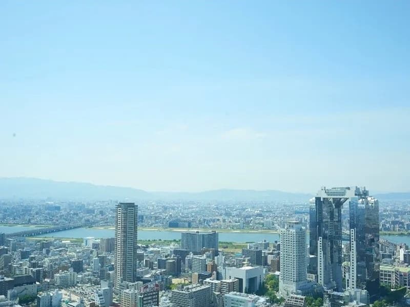 【リアルイベント開催のお勧めポイント①】
100名様以上収容できる会場を使い、適切な距離を保った開催が可能です。
メニュー表は1名1枚、マイクは使用の度に消毒・マイクカバ―の付け替えを行うなど細部までお客様の手の触れるものの管理を徹底しております。