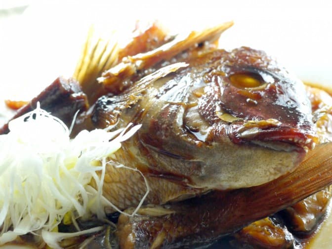 【お料理】
鷹の家旅館名物「鯛の荒煮」