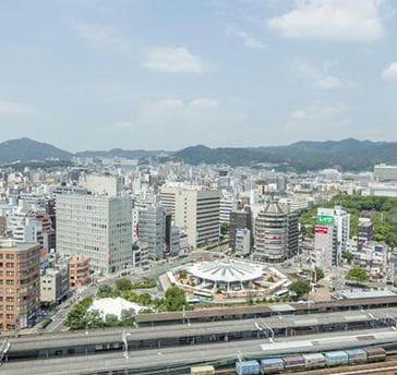 【ギャラリー A-B】
神戸の山並みを一望できるので遠方からの招待客を招いた会議に人気です。