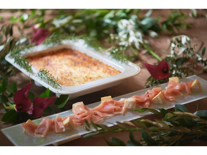 ３０名以上のビュッフェ形式のパーティはウエディングで培った素敵な見栄えのお料理が並びます。