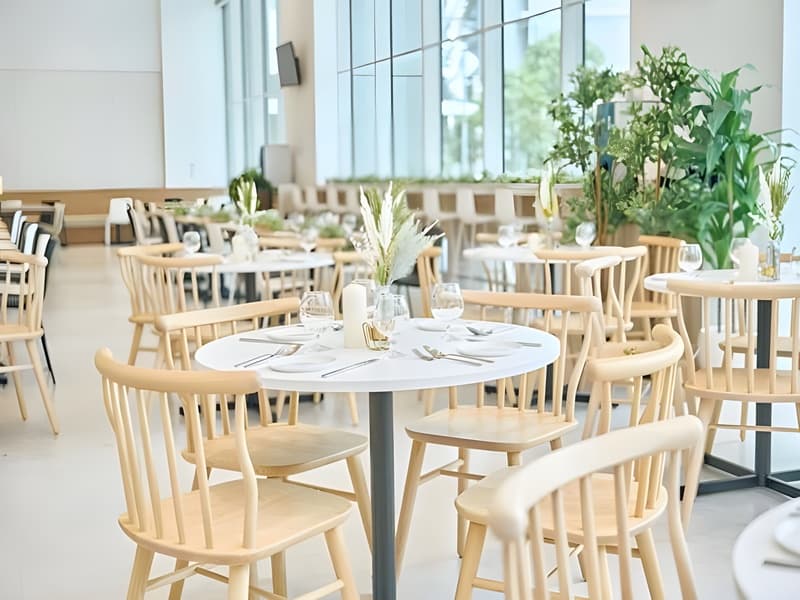 【会場】
少人数の会食から100名超の大規模イベントまで、幅広くご利用いただけます。