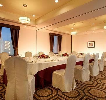 5・6F 小宴会場
面積：48～74 m²（7室）
お友達同士の集まりや小宴会など着席で30名様までご利用いただけます。
また、48 m²～74 m²の 7室の小宴会場がございます。会議など多目的にご利用いただけます。 