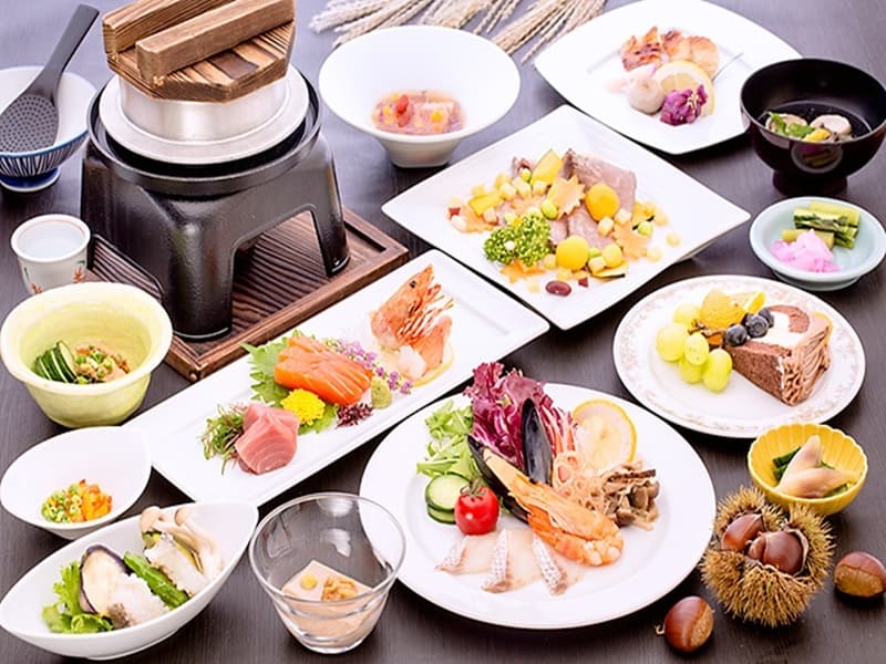 【料理一例】創作会席
季節の地元食材を使用し素材を生かしたお料理を味わえます。
写真はすべてイメージです。
※季節により料理内容は変更となりますので詳細はお問い合わせください。
