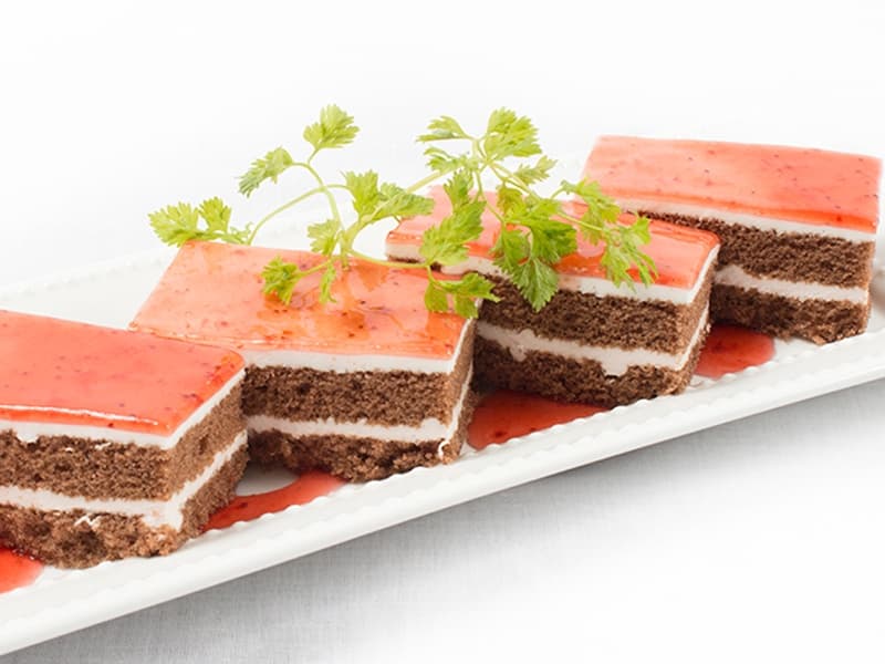 季節ごとの旬素材で作られるシェフこだわりの美味秀逸なパーティメニュー。その味わいを深めてくれるドリンクも多数ご用意。
親しみやすいブッフェスタイルと安定のオンテーブルスタイルなど、メニュー等へのご要望等も承りますのでお気軽にお問合せください。