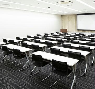 サファイアをセパレートし、スクール形式64名様まで、ロの字形式40名様までの会場としてご利用していただけます。