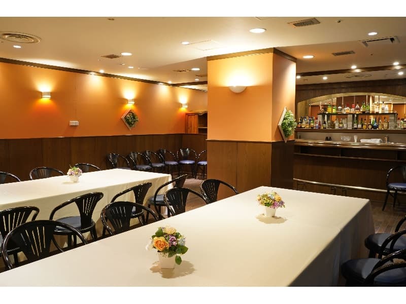 【リーベ】
収容人数　立食５０名／着席20名