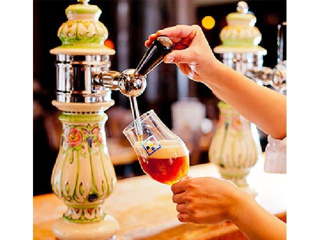 日本で初めてﾍﾞﾙｷﾞｰﾋﾞｰﾙの輸入をして30年ﾍﾞﾙｷﾞｰﾋﾞｰﾙで培った知識を活かし、さらにﾍﾞﾙｷﾞｰの醸造家を招いて開発したのが「ｽﾉｰﾌﾞﾛﾝｼｭ」です。以降、様々なﾍﾞﾙﾋﾞｰｽﾀｲﾙのﾋﾞｰﾙをＫＯＮＩＳＨＩﾋﾞｰﾙとして醸造しています。