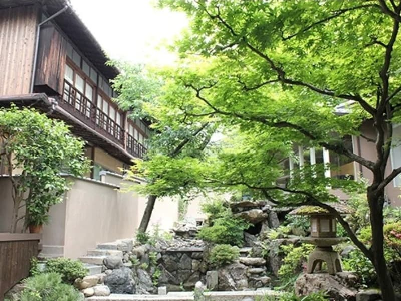 昔ながらの京都らしさを感じつつ、いつもと少し贅沢な空間で大切な皆さまとのお時間をお楽しみいただけます。

KOTOWA 京都 中村楼の会場ページはこちら
https://kaijosearch.com/kansai/F01057/0/