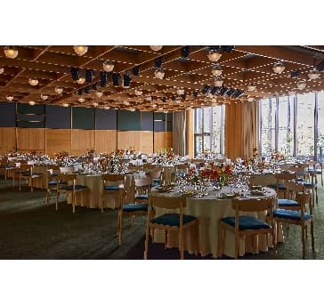 エースホテル京都内で最も広い会場「ベルビュー」。
366㎡の広々とした会場です。
（正餐形式イメージ）