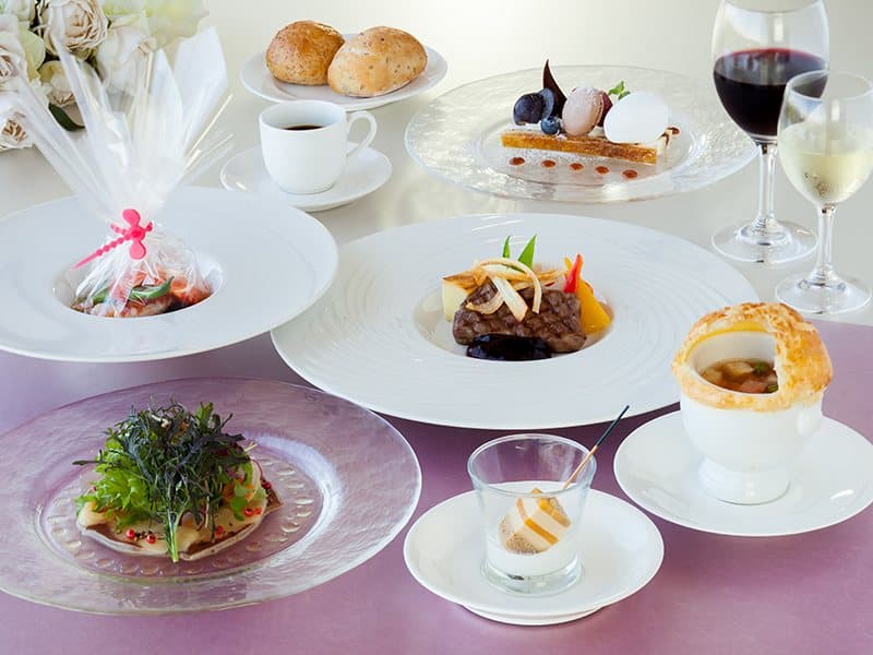 洋食コース料理
忘新年会プラン
「スーペリアコース」　おひとり様12,000円
料理内容にもこだわった特典も充実のお得プラン！