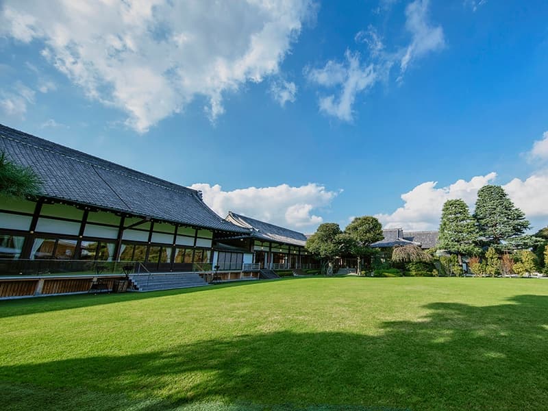 緑溢れる約1,000坪の庭園