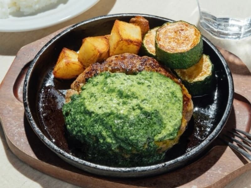 自家製ハンバーグ　ライスorパン　サラダ付き