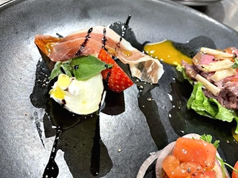 セパレートコースの前菜盛り合わせ。拘りのお料理は全て主役級。