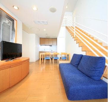 お部屋は、洋室・和室・メゾネットの3タイプ。 
お食事は、食材の宝庫、淡路島ならではの地の食材を取り入れた品々をご提供いたします。 