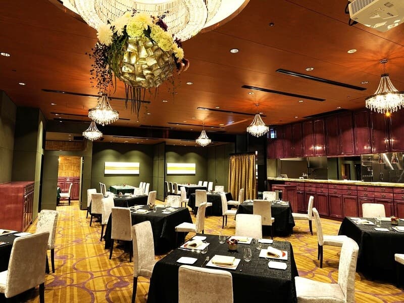 【会場】
立食、着席ビュッフェ、着席テーブルシェア、コース料理提供など様々なパーティースタイルからお選びいただけます。