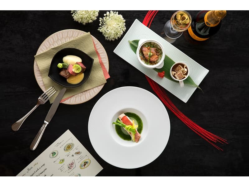美食ホテルだから出来るおもてなし。一皿ずつ真心込めてお作りいたします。