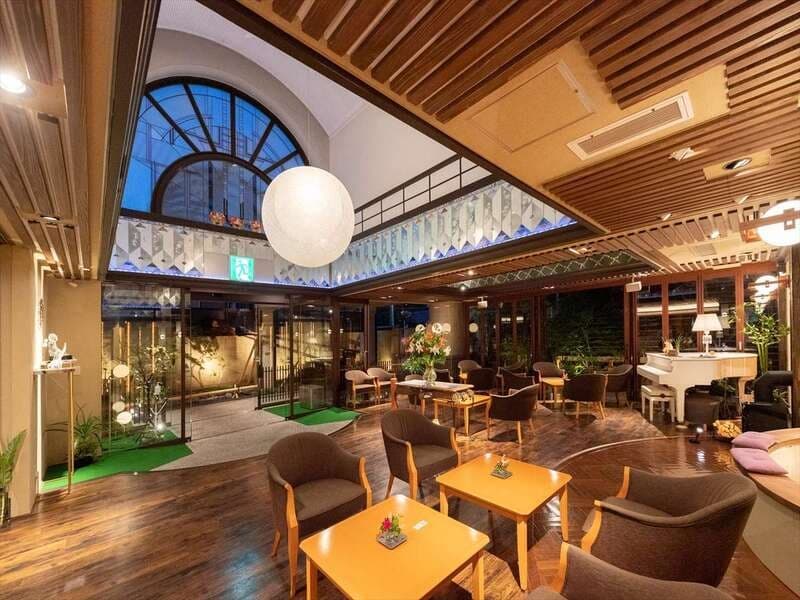 【ロビー】
館内は大和情緒あふれる柔らかな雰囲気に包まれています。