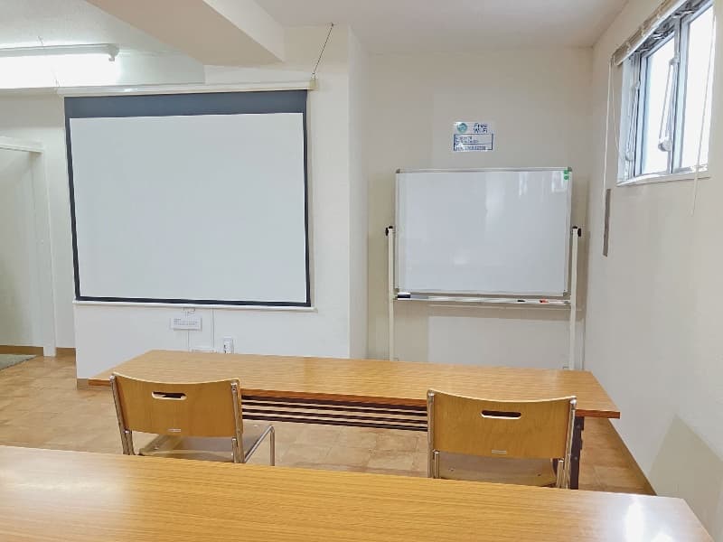 ホワイトボード１枚常設です。もちろん無料でお使いいただけます！