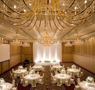■ロイヤルホール①／２分割　480㎡（145坪）
正餐スタイル／最大約200名様収容