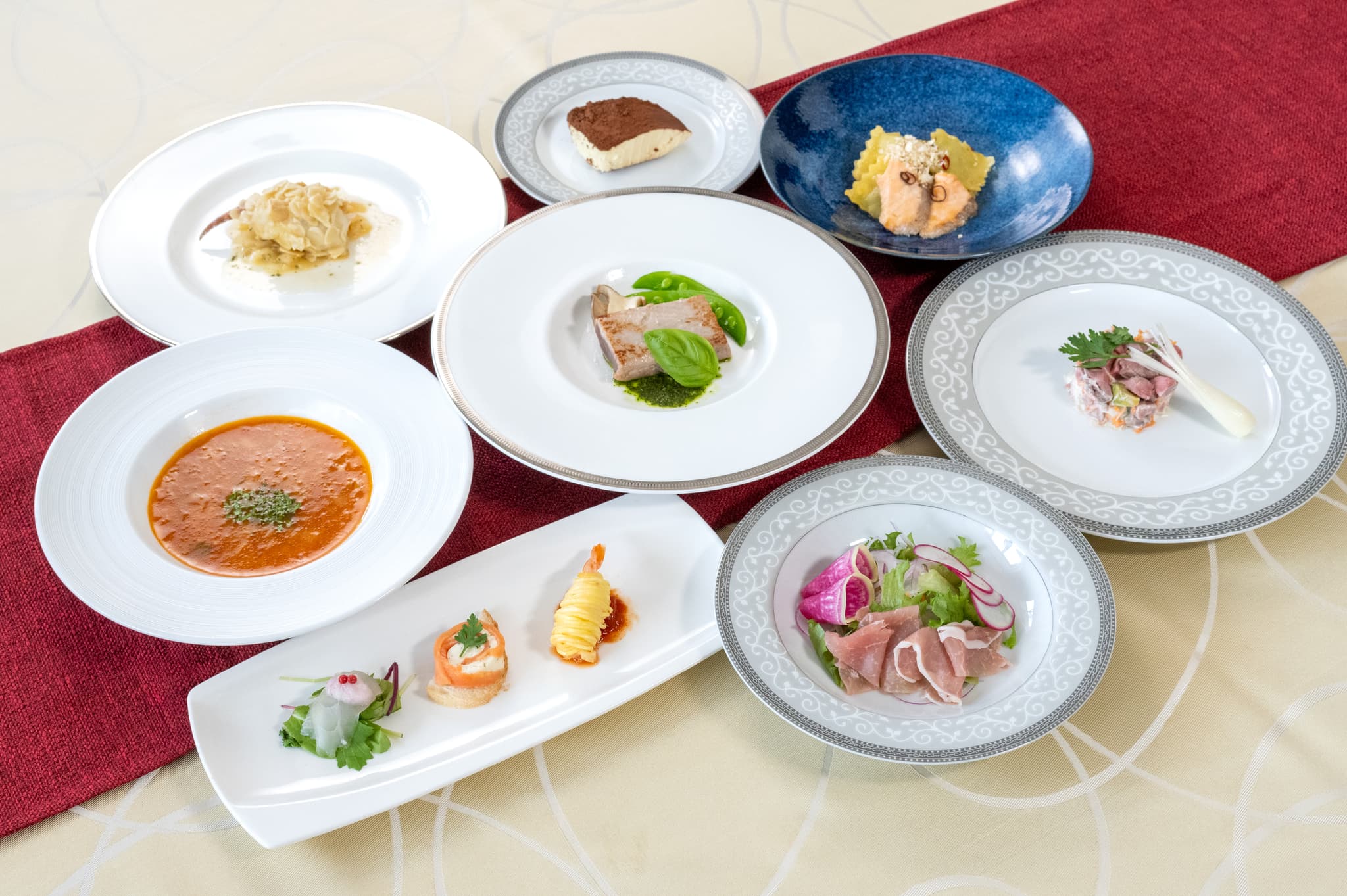ホテルならではの上質なお料理とおもてなしで、各種ご宴会を華やかに演出いたします。ご予算やご利用人数に合わせて選べるプランをご用意しておりますので、お気軽にご利用ください。