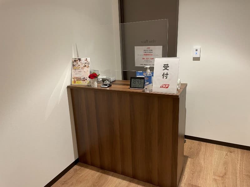4階に受付がございます。