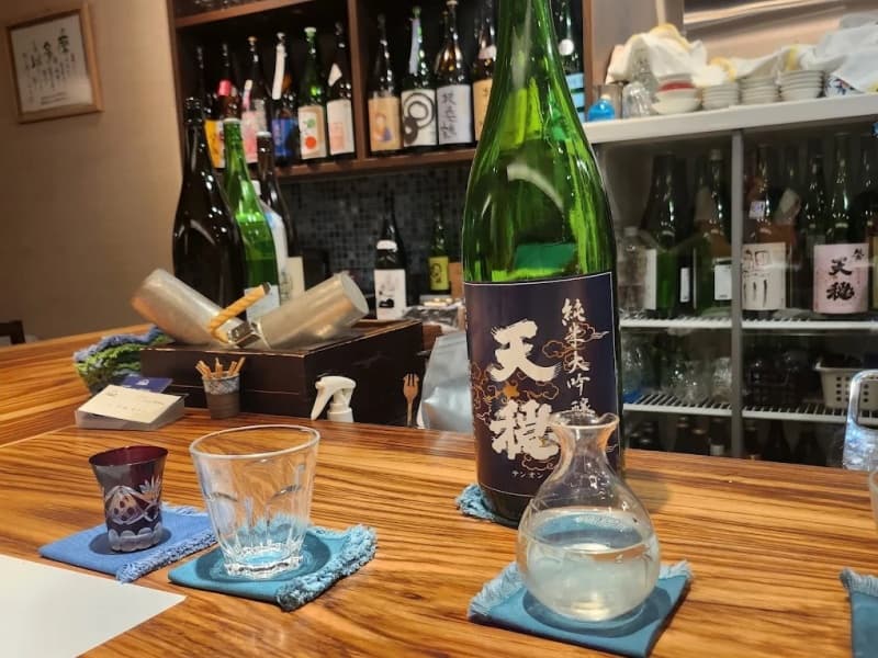 厳選された純米酒をグラスで。銘酒を、料理との絶妙なペアリングでお楽しみいただけます。