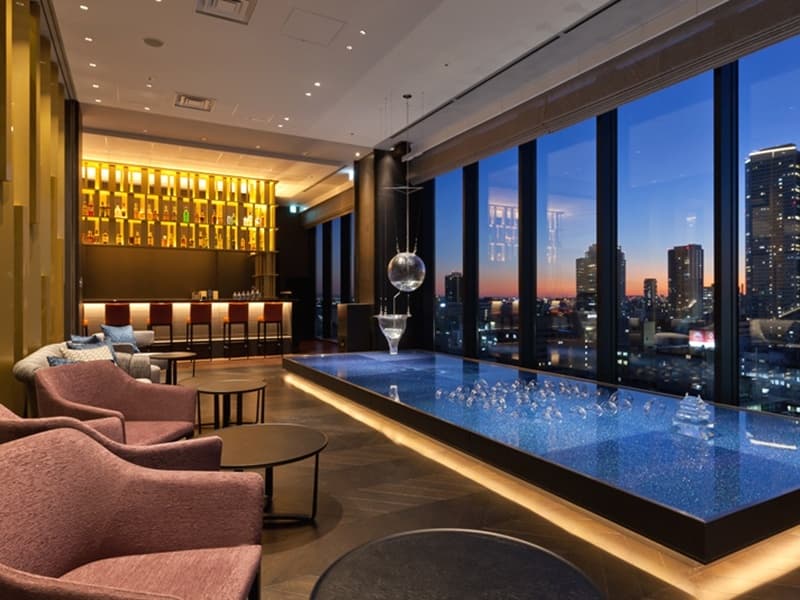 16階　BAR＆LOUNGE　MIDO
水都大阪をイメージした水盤
六甲山に沈む夕日が絶景