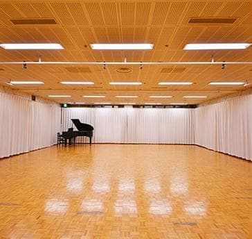 Ｂ1階【スタジオ】フローリング会場。ダンスパーティーなどに最適な多目的スタジオ