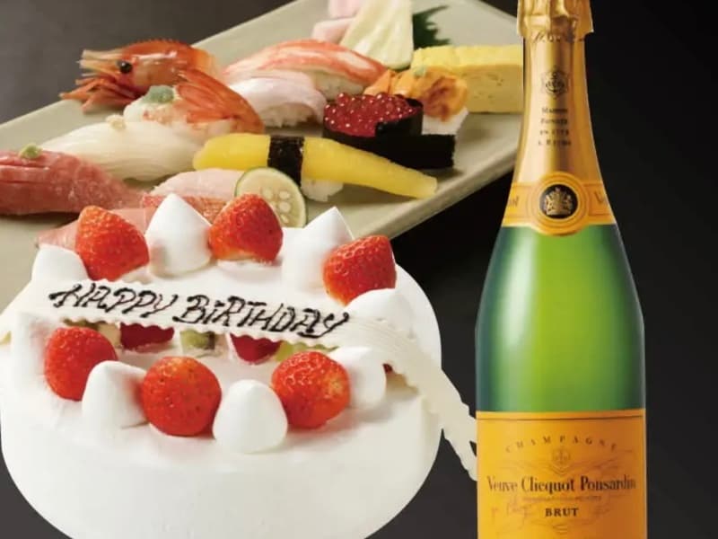 【無料】フード・ドリンク持ち込みOK！
フード・ドリンクの持ち込みは自由となっております。
誕生日の方にケーキを出したい！お気に入りの銘柄のお酒を振舞いたい！といったご要望にもフレキシブルに対応します。
