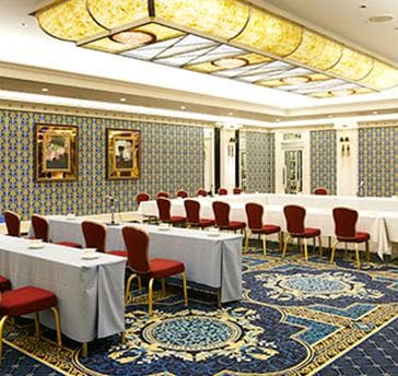 【サファイア】
正餐（120名）立食（150名）
スクール（150名）シアター（220名）
