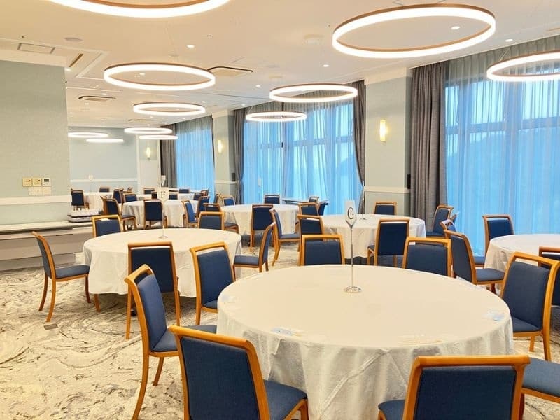 バンケットホール
会議や会合に、また展示会のお部屋としてご利用できます。