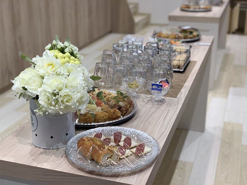 ビジネスセミナーの後は立食スタイルで交流会なども！
