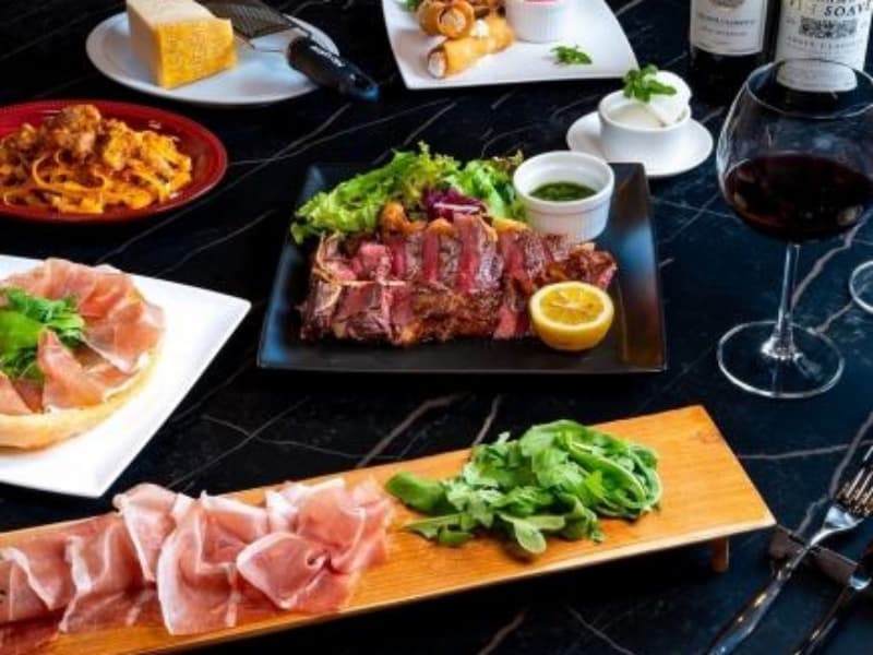 生ハムやボロネーゼ、特選のお肉料理を堪能できる贅沢なコース