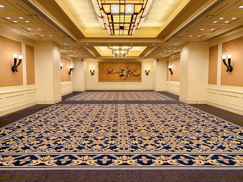 4階 牡丹の間
・面積：205m²　　天井高：4.0m
・カクテルブフェ：100名、着席ブフェ：60名、正餐：100名、シアター：204名、スクール：88名